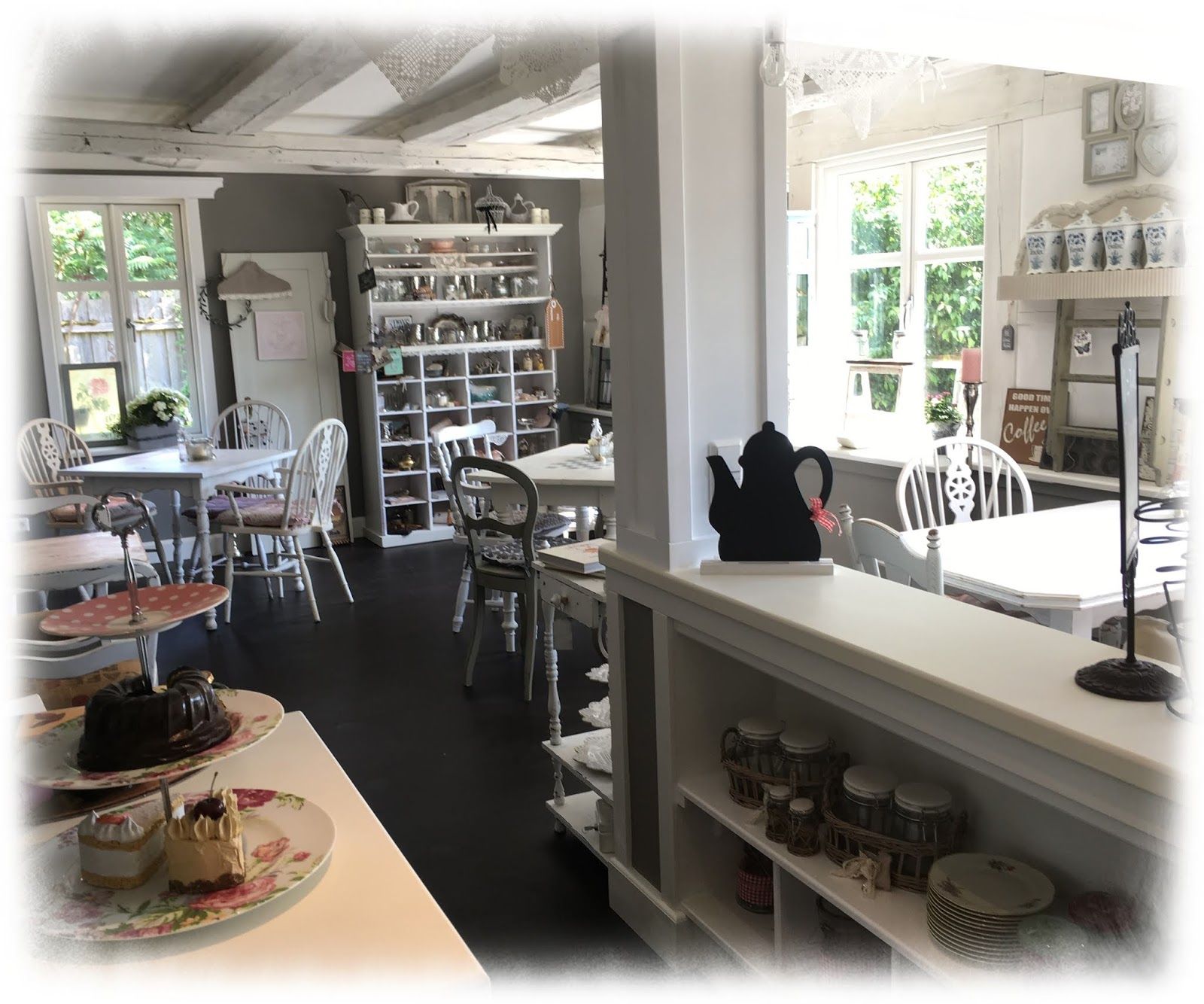 Café-Diele im Shabby Chic