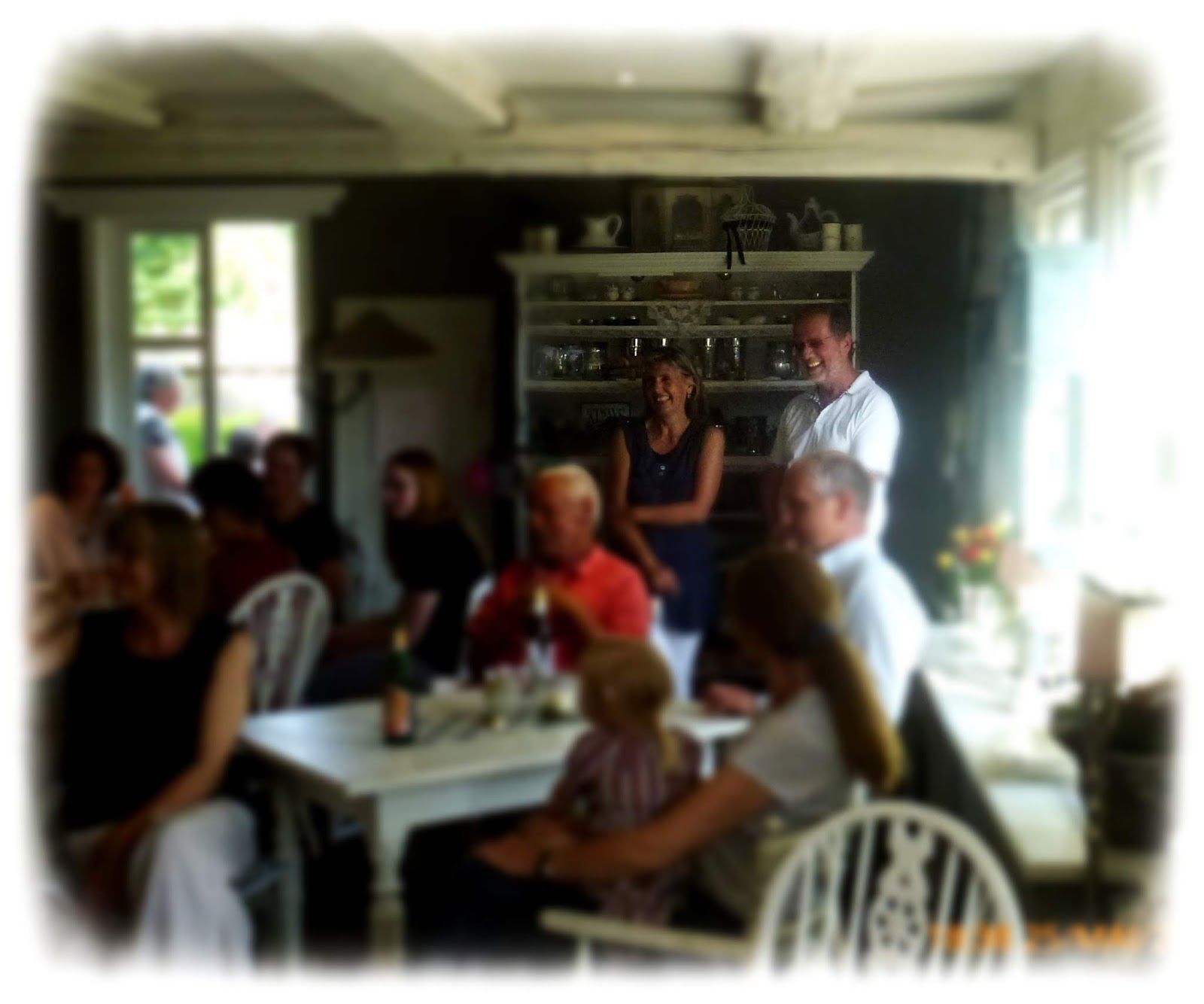 Gäste in der Café-Diele