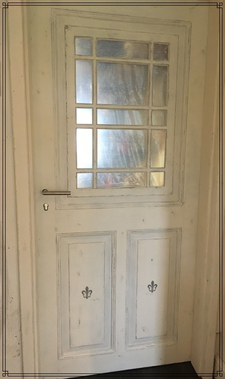 alte Tür im Shabby Chic