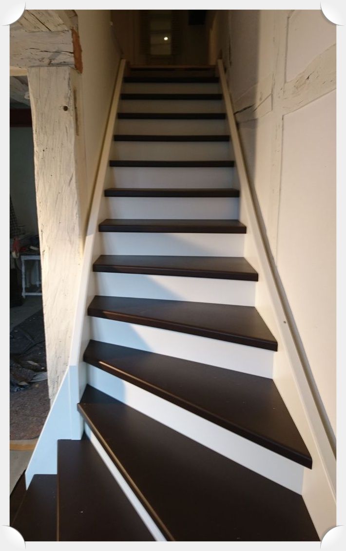 Holztreppe zu den Gästezimmern