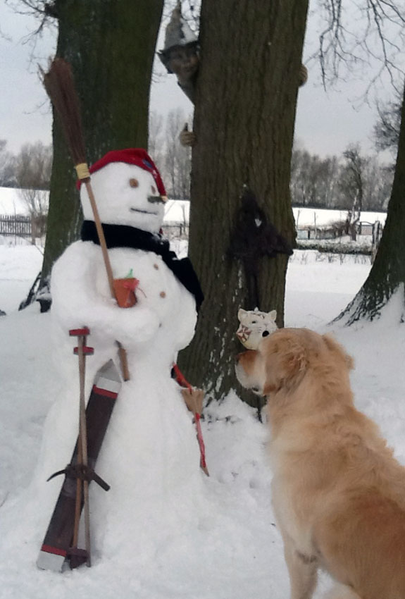 Ein Schneemann im März