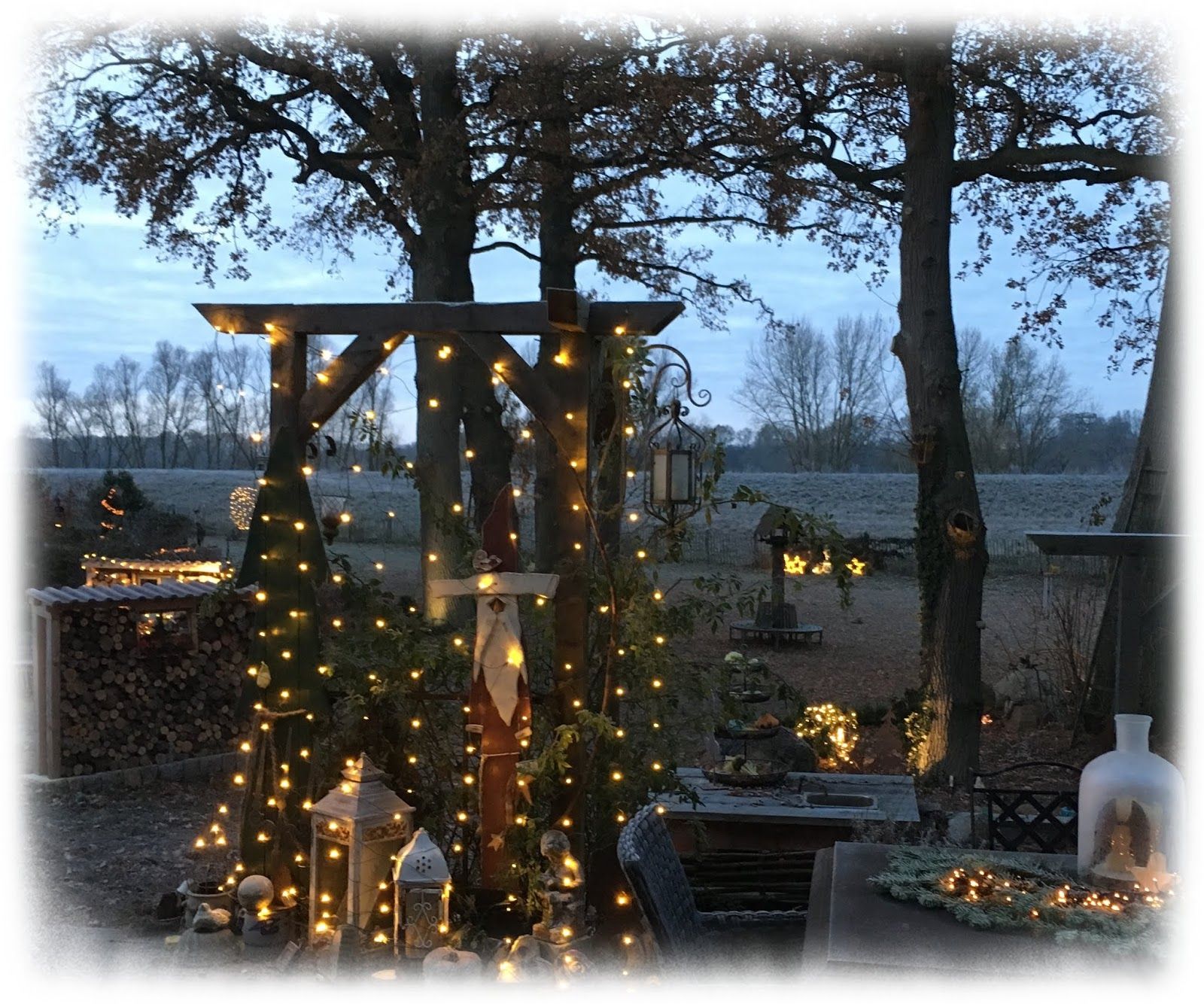 Weihnachtsbeleuchtung im Garten